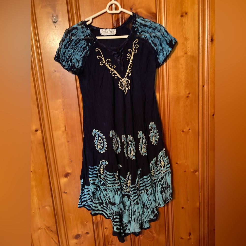 Says 2X but fits like a Med Women’s Jessica Taylor dress